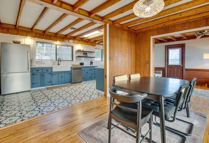 Henderson Cabin W/ Deck & Scenic Lake Views!