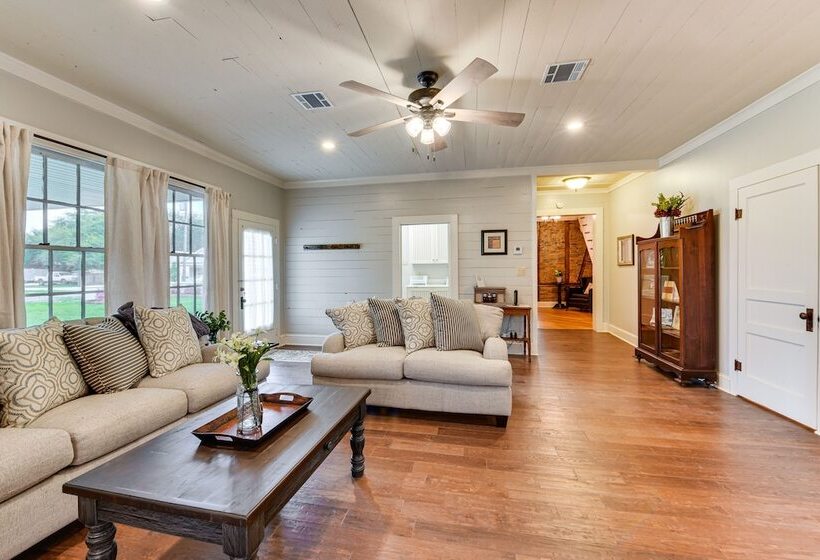 Historical 1835 Home In Grand Coteau!