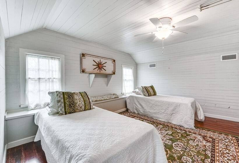 Historical 1835 Home In Grand Coteau!