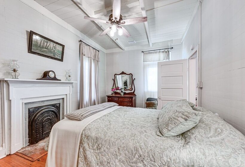 Historical 1835 Home In Grand Coteau!