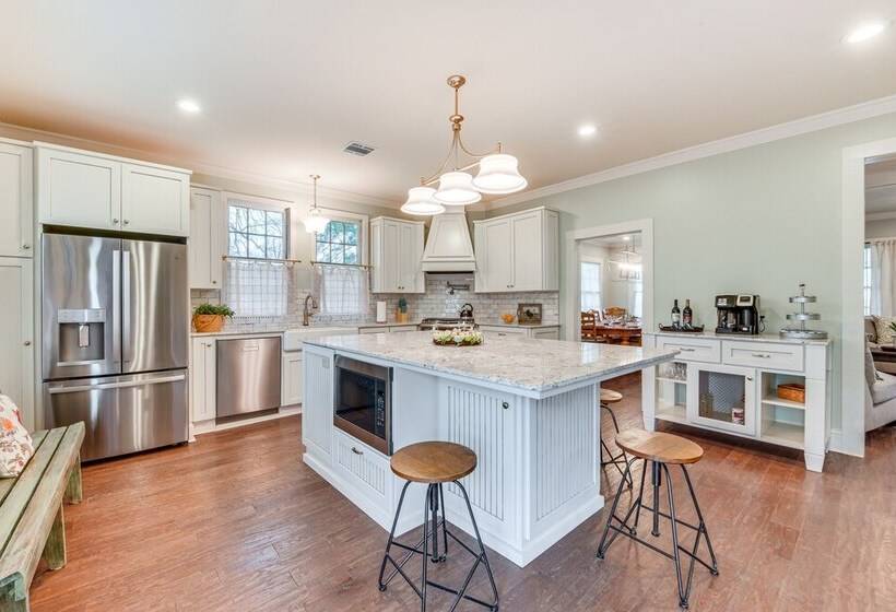 Historical 1835 Home In Grand Coteau!