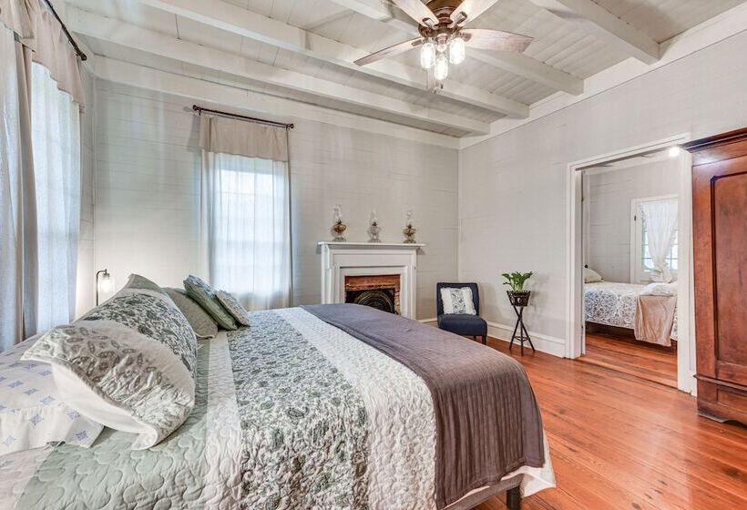 Historical 1835 Home In Grand Coteau!