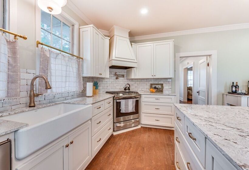 Historical 1835 Home In Grand Coteau!