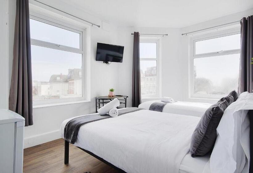 فندق Azure Beach