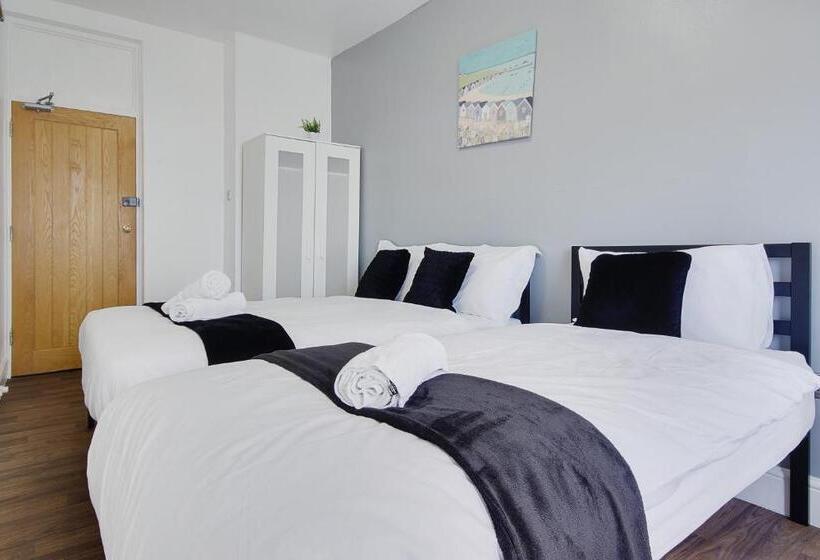 فندق Azure Beach