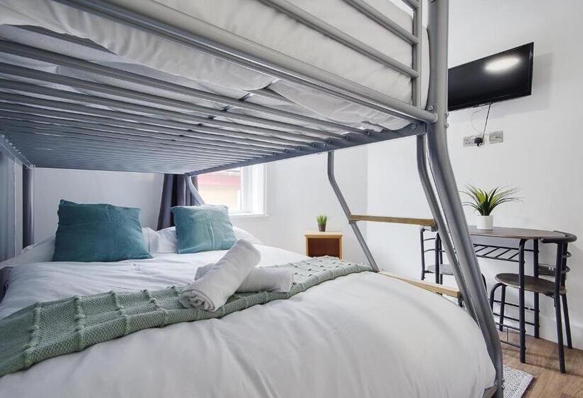 فندق Azure Beach