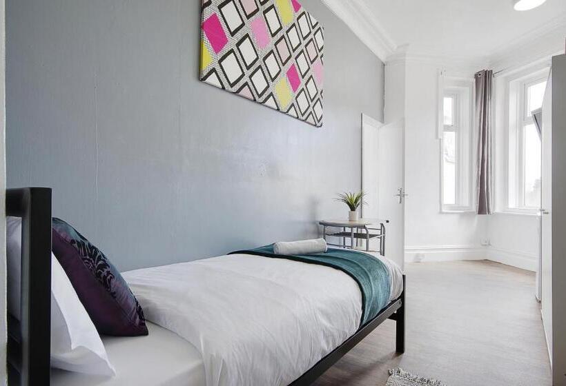 فندق Azure Beach