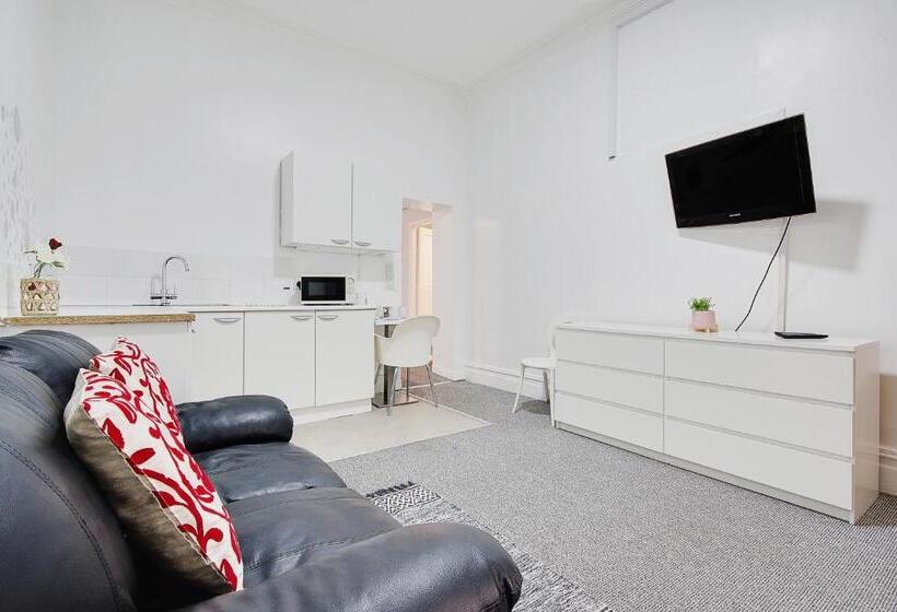 فندق Azure Beach