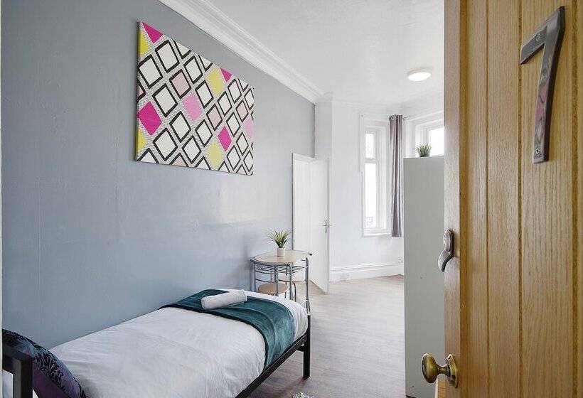 فندق Azure Beach