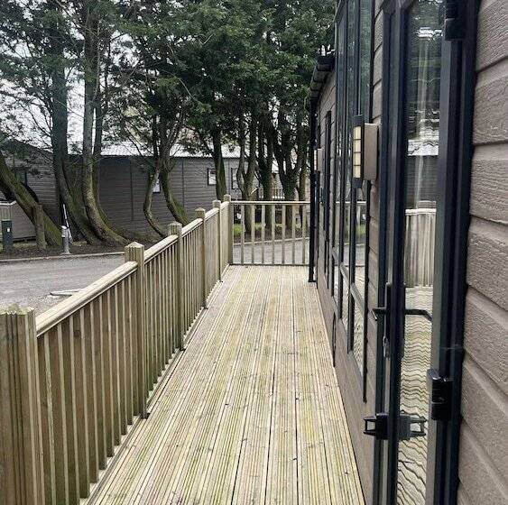 فندق Cosy 3 Bed Hot Tub Lodge In Pr3