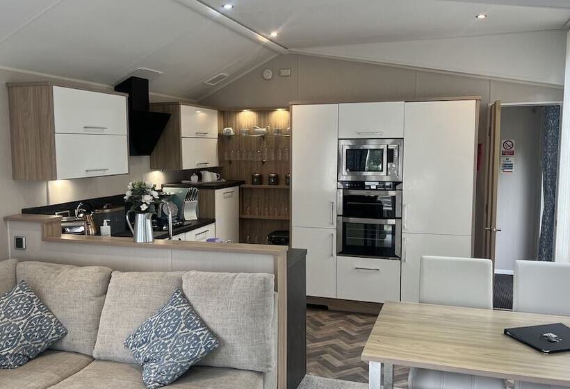 فندق Cosy 3 Bed Hot Tub Lodge In Pr3