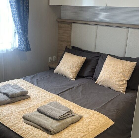 בית מלון כפרי Cosy 3 Bed Hot Tub Lodge In Pr3