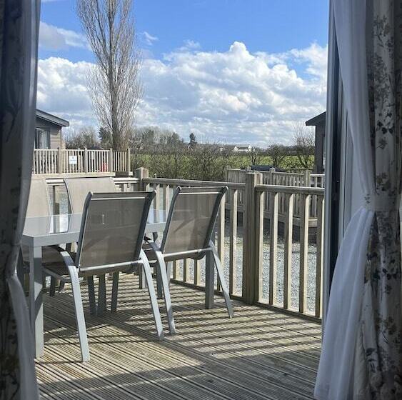 酒店 Dog Friendly Lodge With Hot Tub, Quiet Location