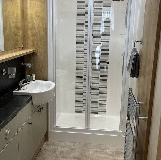 酒店 Dog Friendly Lodge With Hot Tub, Quiet Location