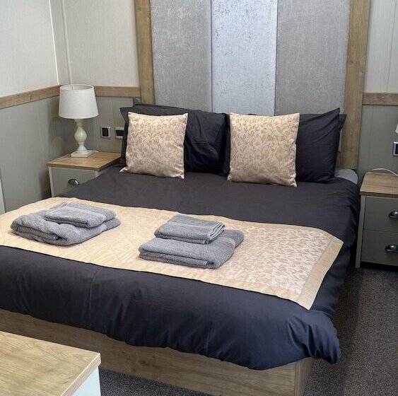 酒店 Dog Friendly Lodge With Hot Tub, Quiet Location