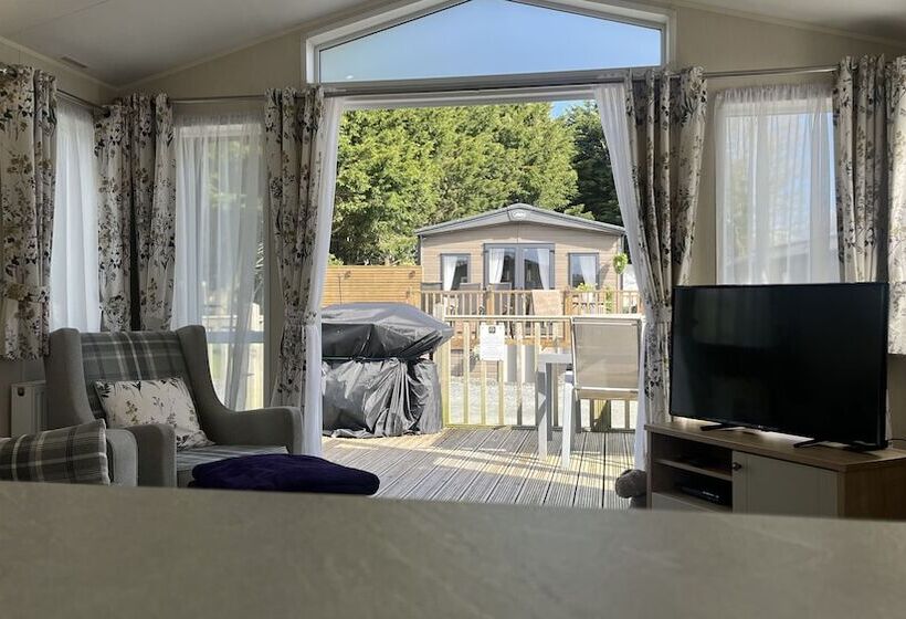 酒店 Dog Friendly Lodge With Hot Tub, Quiet Location