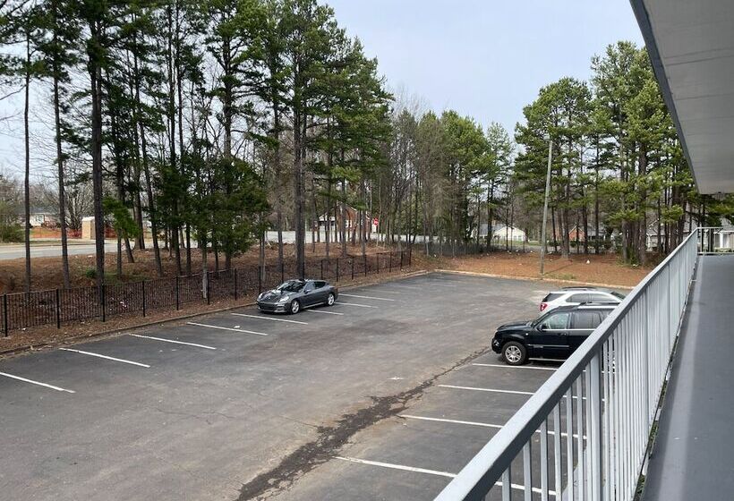 בית מלון כפרי Lamplighter Inn By Oyo Charlotte Airport Area