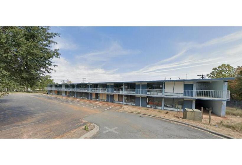 בית מלון כפרי Lamplighter Inn By Oyo Charlotte Airport Area