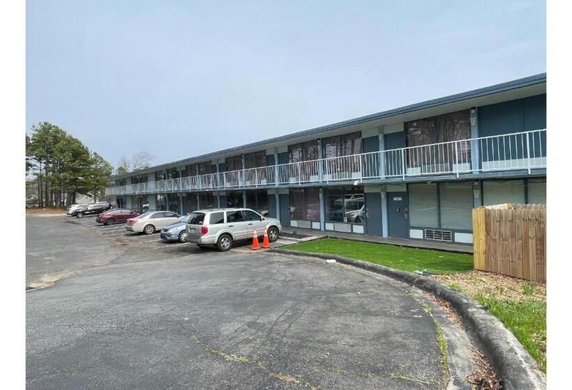 בית מלון כפרי Lamplighter Inn By Oyo Charlotte Airport Area