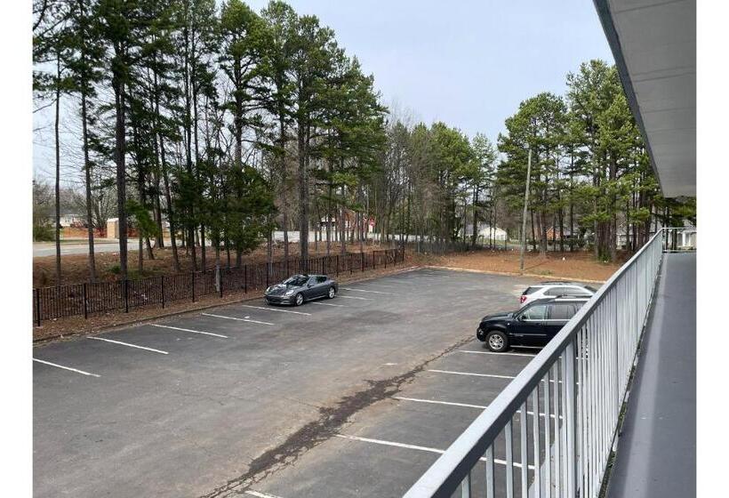 בית מלון כפרי Lamplighter Inn By Oyo Charlotte Airport Area