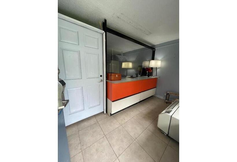 בית מלון כפרי Lamplighter Inn By Oyo Charlotte Airport Area