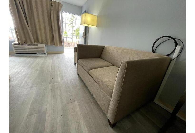 בית מלון כפרי Lamplighter Inn By Oyo Charlotte Airport Area