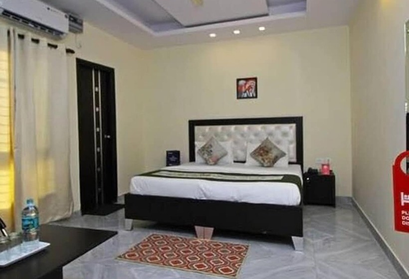 Fabhotel Mascot Treo