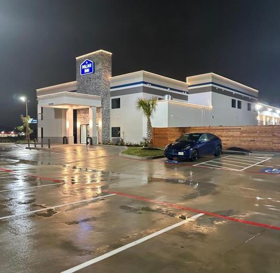 בית מלון כפרי Palace Inn Blue Jones Road & Fm1960