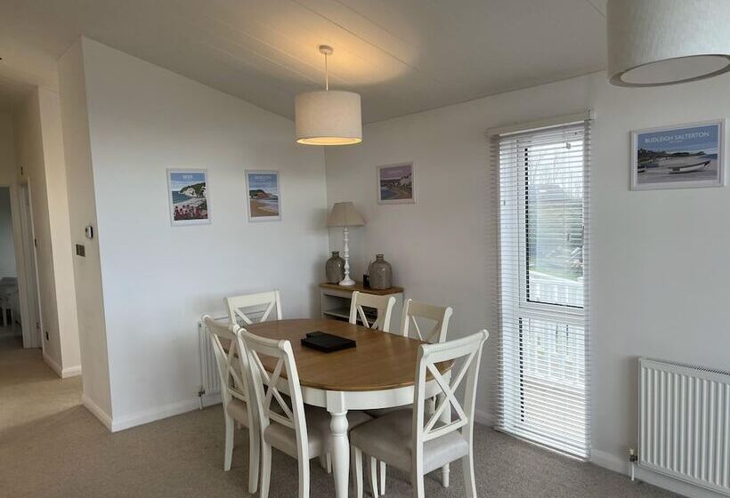 ホテル Remarkable 3 Bed Lodge In Honiton