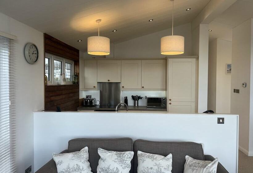 ホテル Remarkable 3 Bed Lodge In Honiton