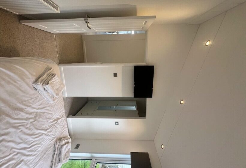 בית מלון כפרי Remarkable 3 Bed Lodge In Honiton