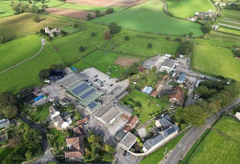 田舎風ホテル Nine Yards Farrington S Family Glamping