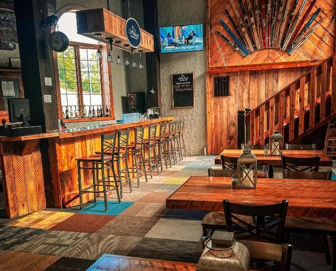 فندق Whitecap Mountains Resort