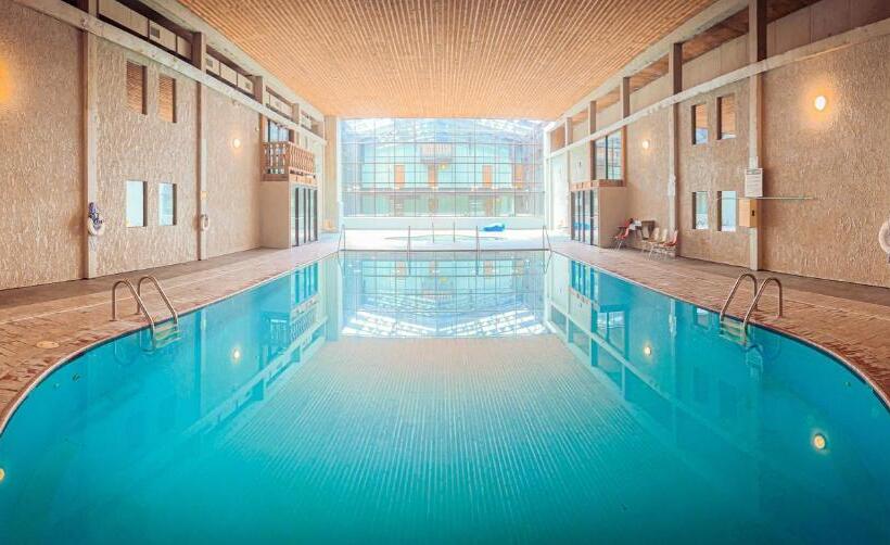 فندق Whitecap Mountains Resort