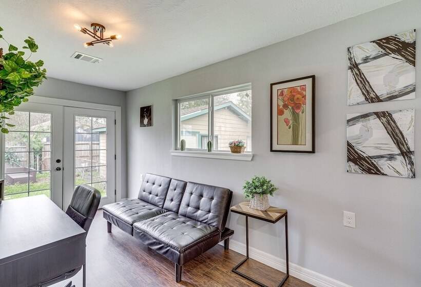 Houston Heights Home W/ Yard ~ 5 Mi To Downtown!