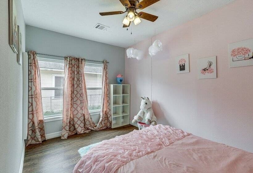 Houston Heights Home W/ Yard ~ 5 Mi To Downtown!