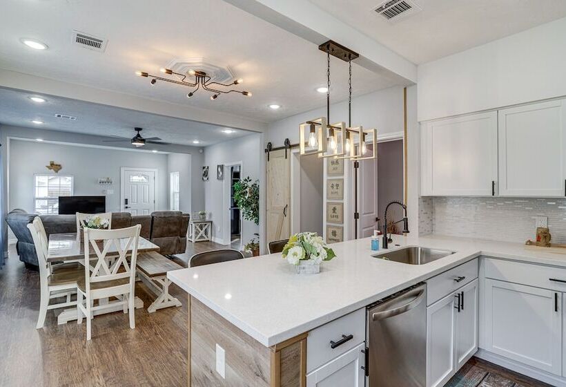 Houston Heights Home W/ Yard ~ 5 Mi To Downtown!