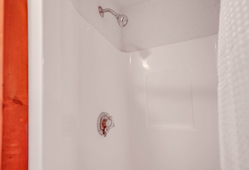 Inviting Alton Bay Home Near Lake Winnipesaukee!