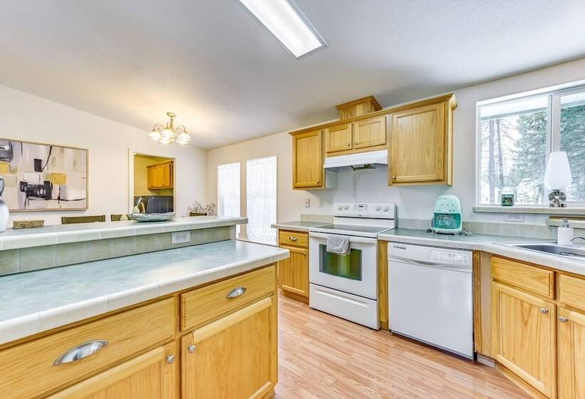 Kalispell Home W/ Patio & Grill On 4 Acres!