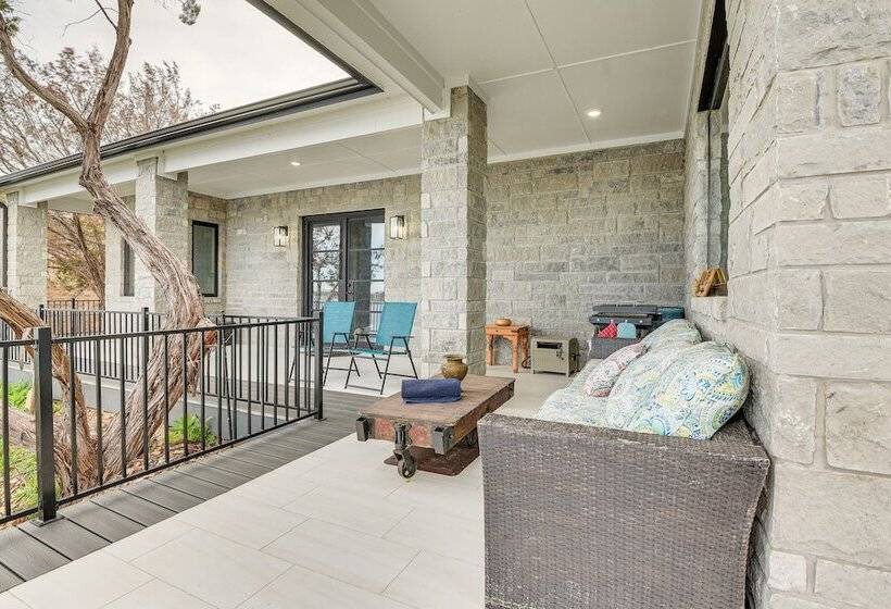 Newly Remodeled Lakefront Granbury Escape W/ Dock!