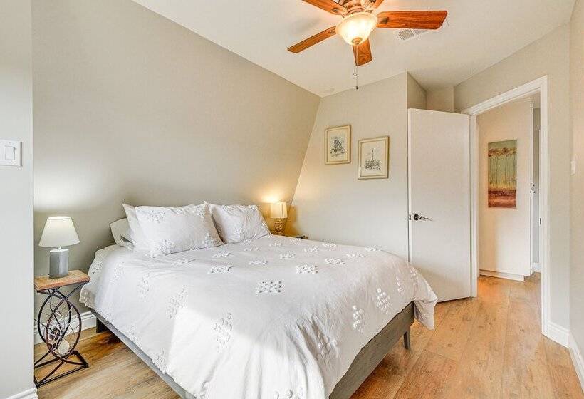 Newly Remodeled Lakefront Granbury Escape W/ Dock!