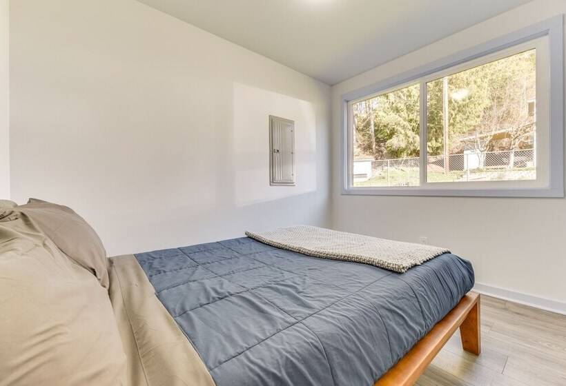 Lakefront Roy Cabin ~ 40 Mi To Mount Rainier!