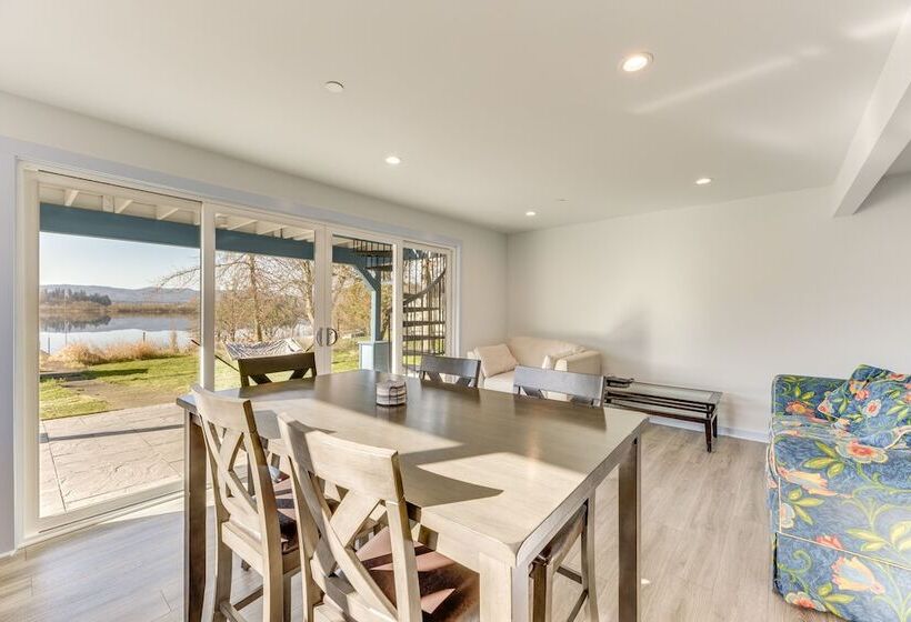 Lakefront Roy Cabin ~ 40 Mi To Mount Rainier!