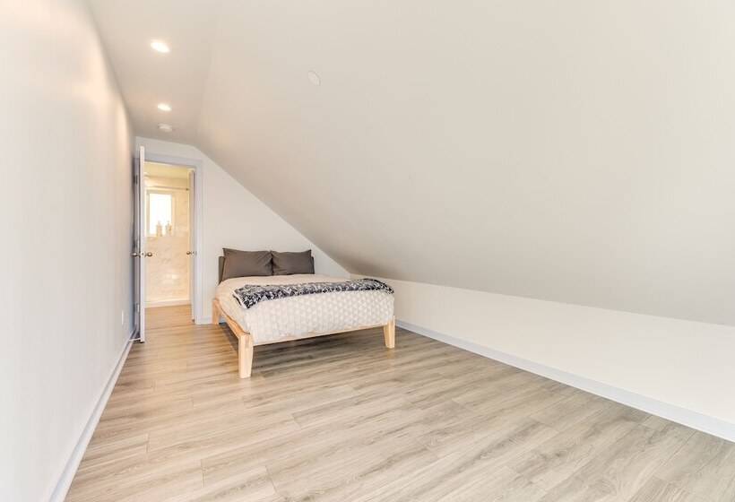 Lakefront Roy Cabin ~ 40 Mi To Mount Rainier!