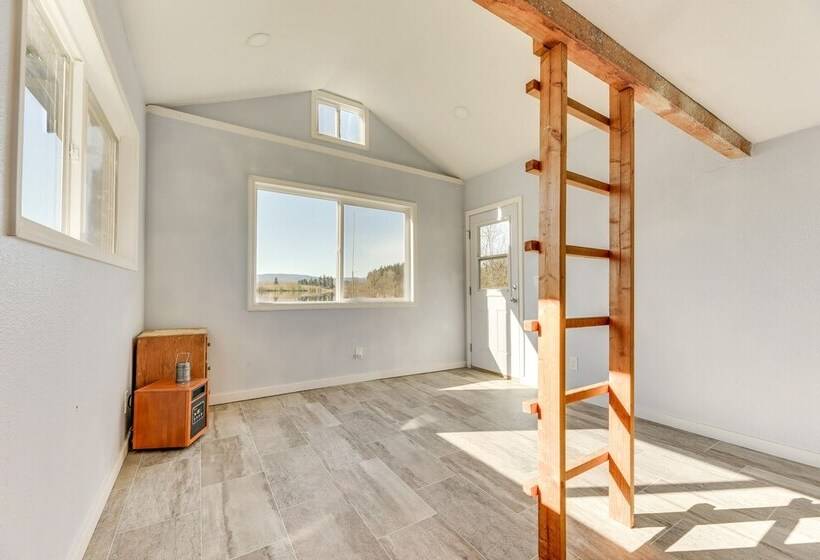 Lakefront Roy Cabin ~ 40 Mi To Mount Rainier!