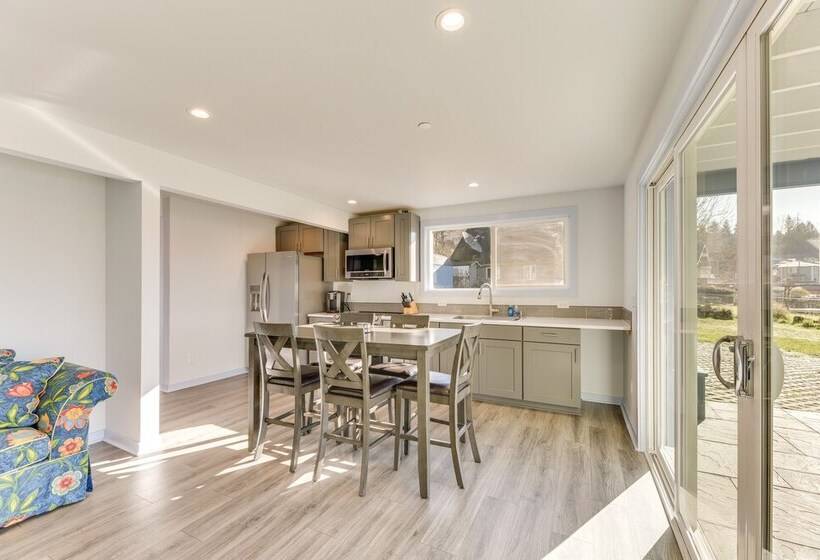 Lakefront Roy Cabin ~ 40 Mi To Mount Rainier!