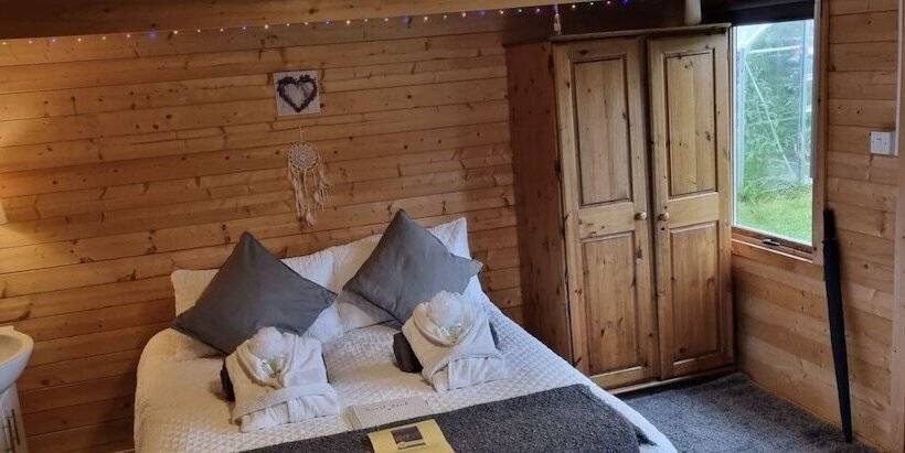 Glamping Cabin   Great For Hikers   Breakfast Inc!