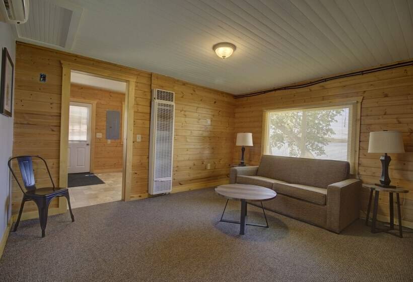 Legacy Lakeside Resort