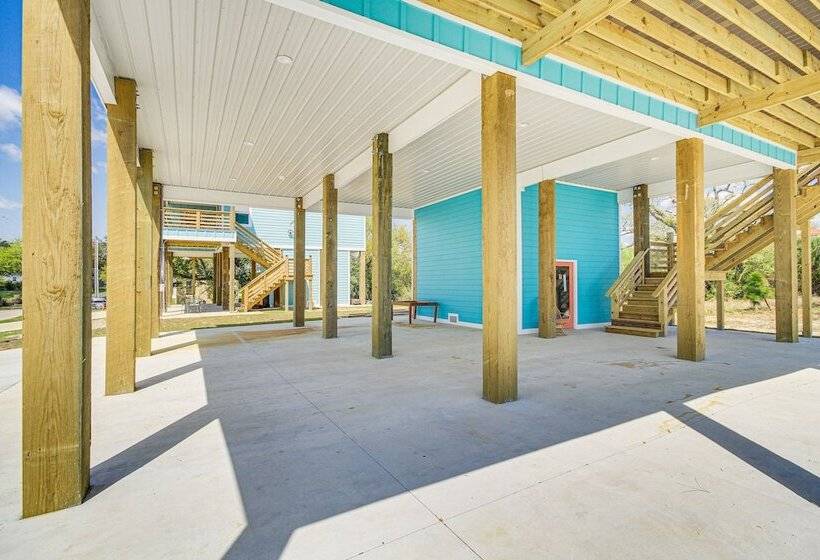 Long Beach Home W/ Views & On Site Beach Access!