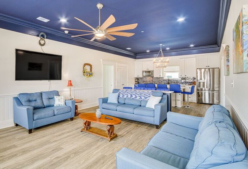 Long Beach Home W/ Views & On Site Beach Access!